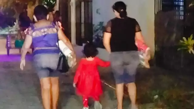 Varias familias fueron vistas salir de un domicilio en la San Roque de Motul con un bulto bajo el brazo.