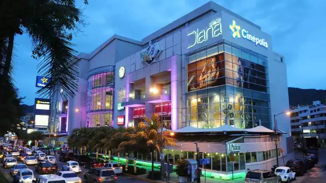 Luego del impacto del Huracán Otis en Acapulco, se registraron importantes afectaciones, como en el caso de Galerías Diana