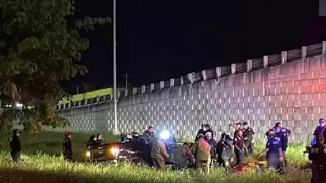 Uno de los pasajeros quedó prensado en la camioneta