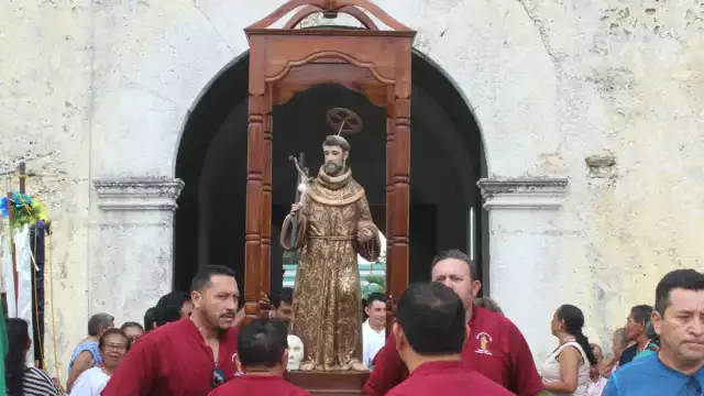 Por las actividades religiosas llegan muchos visitantes en las mañanas y tardes