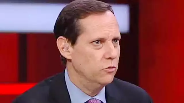 Paco Villa inició formalmente su carrera en Televisa en 1995