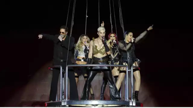 Así apareció Christian en el inicio del concierto. Foto: Especial