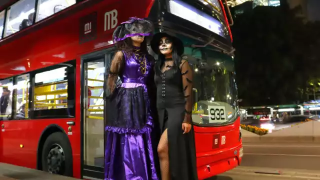 De manera divertida, el Metrobús compartió como se vive el Halloween en la CDMX