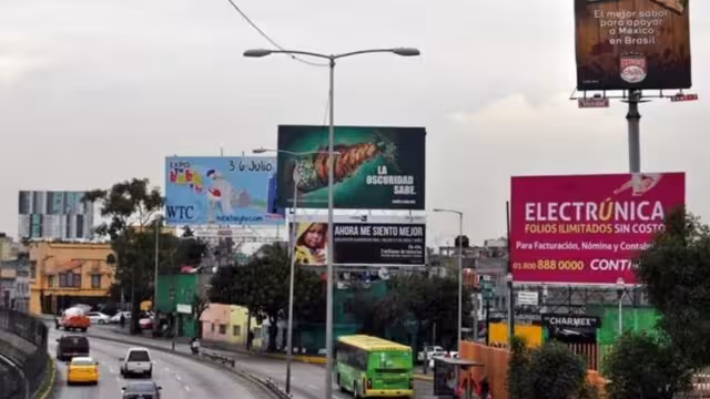 Recientemente la Seduvi informó del retiro voluntario hecho por las propias empresas, de más de mil 109 anuncios de azotea