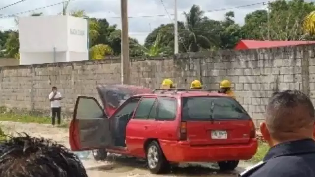 Bomberos y policías municipales los asistieron; sólo hubo daños materiales.