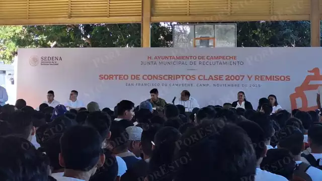 SMN 2025: jóvenes campechanos cumplen con el sorteo de la cartilla militar