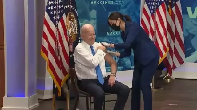 Joe Biden, presidente de los Estados Unidos, recibió la dosis actualizada de la vacuna contra COVID-19