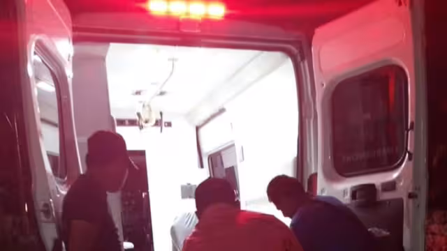 Llegó al lugar el cuerpo de paramédicos que de forma rápida le dieron atención al lesionado