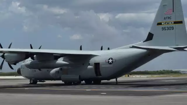 Los aviones cazahuracanes son aeronaves del tipo WC-130J Hércules