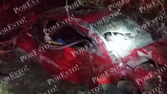 El lugar del accidente fue acordonado, en lo que se esperaba el arribo del personal de la Policía Estatal de Investigación