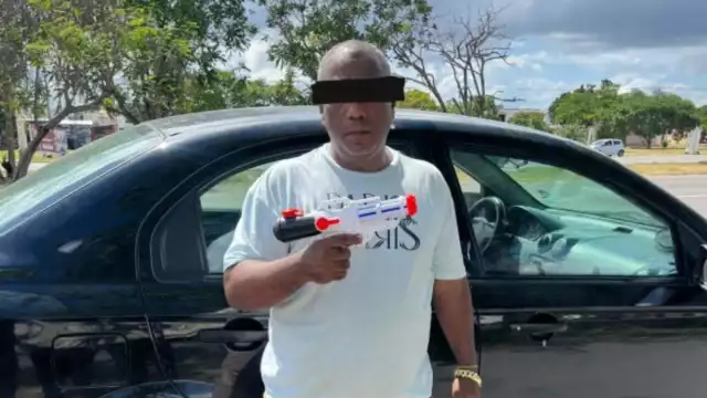 El extranjero fue detenido y su auto trasladado al corralón