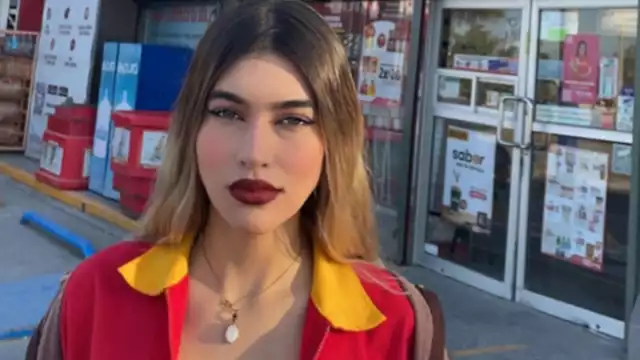 Ella es Alexa Silva, la joven que trabaja como cajera en una tienda Oxxo y se ha hecho viral