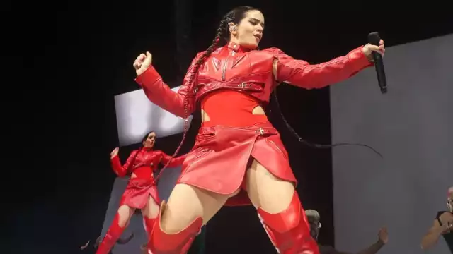 El traje de Rosalía,"Motomami" será subastado por más de 36 mil pesos