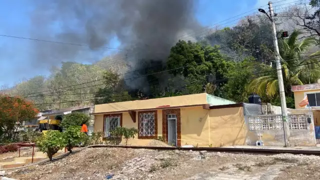 El incendio se aproximó a más de 10 viviendas