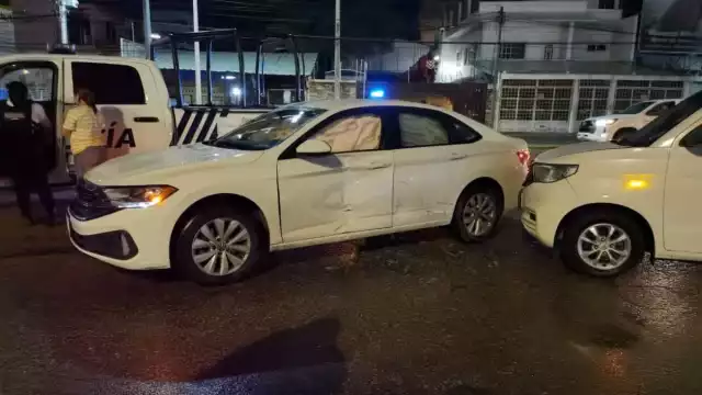 Fuerte choque en la glorieta del Chechén deja cuantiosos daños materiales