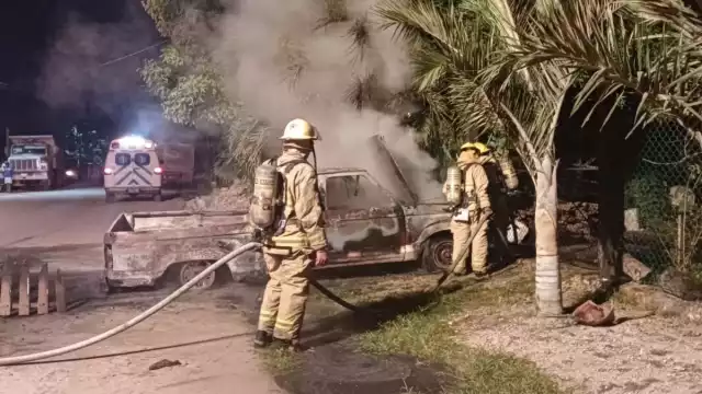 Fue a la medianoche del domingo, cuando habitantes de la localidad de XulHa, reportaron al número de emergencias 911 que se había registrado un incendio.