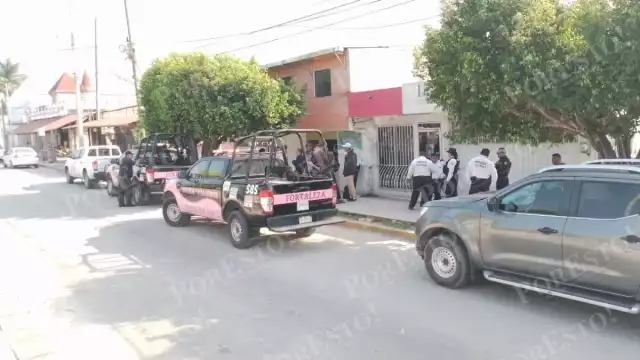 En el operativo también fueron detenidos los polleros que trasladaban a estas personas en vehículos privados