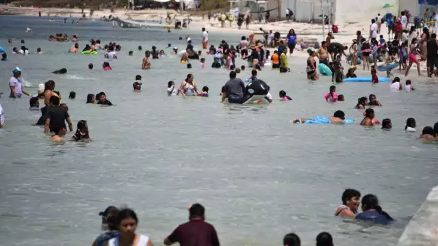 Durante estos días los turistas colman playas y hoteles