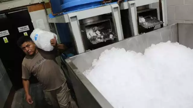 Ni en tiendas ni en fabricas se puede encontrar hielo