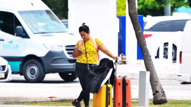 Son muchos los pasajeros que se han quedado varados en el Recinto Aéreo, debido a que al llegar al AIC no ponen atención al anuncio de verificar la puerta y hora de abordar.