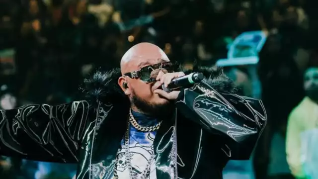 El cantante no podía irse sin convivir con sus fans