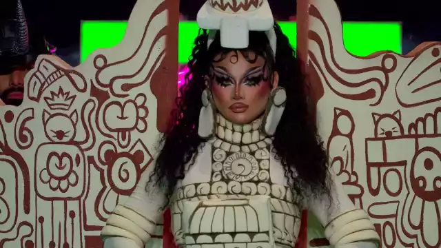 Cattriona se vistió del Monumento a la Patria de Mérida