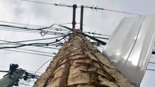 Acusan los habitantes del municipio de Benito Juárez la falta de supervisión y mantenimiento para reparar o sustituir el equipamiento de la empresa de luz.