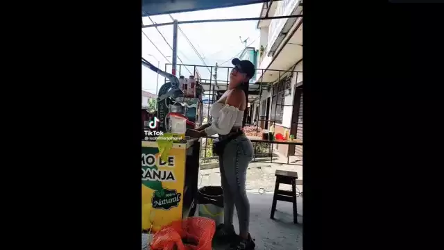 Vendedora de jugos enamora a miles de usuarios en TikTok