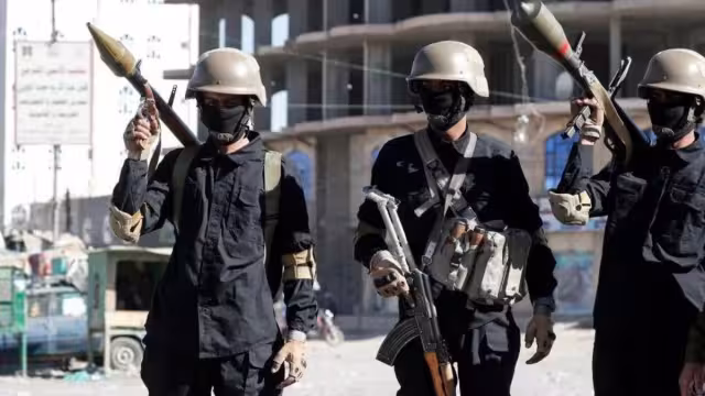 Los ataques a objetivos militares de rebeldes hutíes de Yemen provocaron una alza en los precios del petróleo