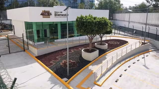 Víctor Lamoyi Bocanegra, director general del Banco del Bienestar, señaló que al día de hoy, es la institución que más sucursales tiene en el país, con 3 mil 149 en las 32 entidades