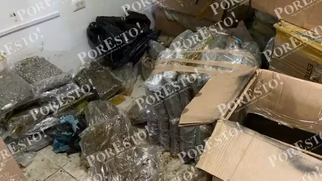 Al llegar, desde una de las ventanas lograron divisar varios paquetes sellados al vacío,