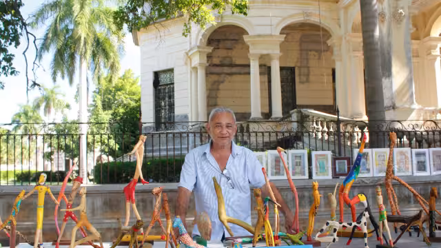 Sus obras han sido expuestas en varios puntos de la ciudad como el Pasaje Picheta, el Museo de la Ciudad y el Macay