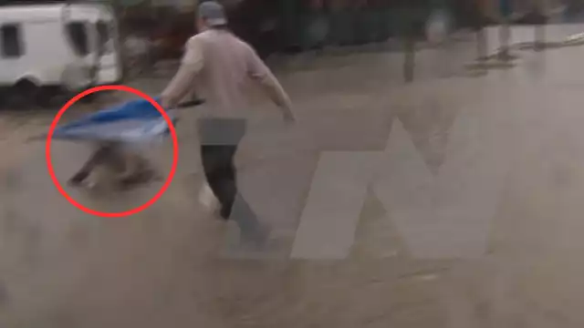 La fuerte lluvia ocasionó un accidente en vivo. Foto: Especial