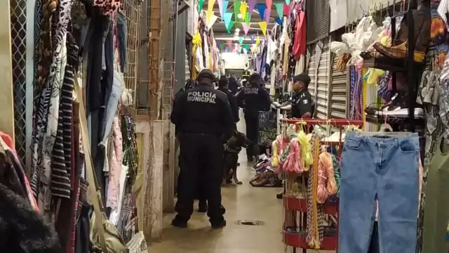 Uno de los pasillos del mercado se encuentra bloqueado