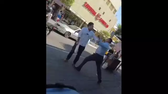 el incidente habría iniciado cuando el diputado morenista lanzó comentarios ofensivos y presuntamente discriminatorios hacia Roberto Moreno