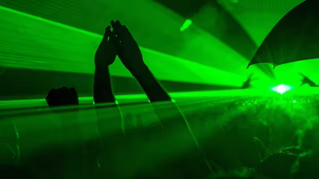 Del 29 al 31 de diciembre se presentará en el Parque de la Paz con el festival “Aurea: Música y Arte Digital”