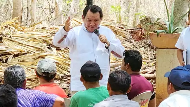 El delegado federal del Bienestar platicó con exalcaldes de la zona que llegaron al evento