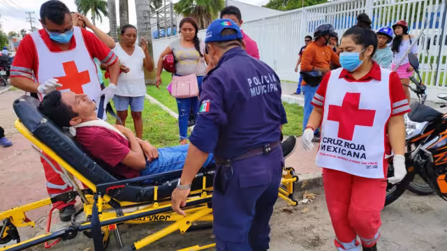 Uno de los motociclistas terminó con lesiones en el hombro