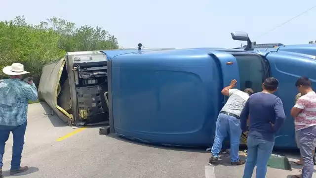El chofer de la unidad decidió activar el seguro para que se hiciera cargo de los trámites legales