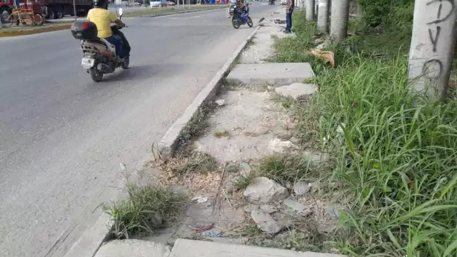 Ante las malas condiciones, es difícil transitar por este lugar