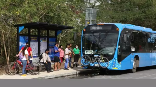 Liborio Vidal invita a los estudiantes a su sacar su credencial de Va y Ven para obtener los descuentos