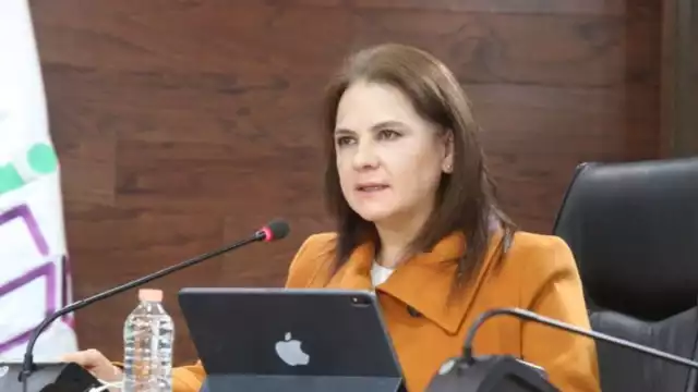 Julieta del Rio Venegas, comisionada del INAI le ordenó a Cofepris presentar una versión pública por el uso de la vacuna Pfizer contra COVID-19 en menores de 5 años