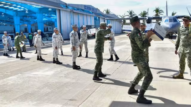 El puente aéreo que se estableció para apoyar a turistas en Acapulco, comenzó a operar desde este viernes
