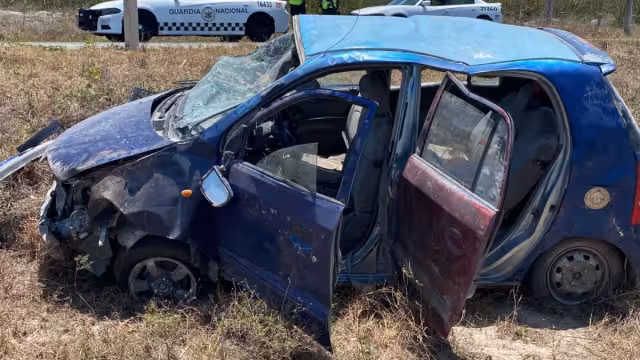 En el tramo entre la hacienda Niop y la zona de cocteleros, una llanta estalló y perdió el control de la unidad.