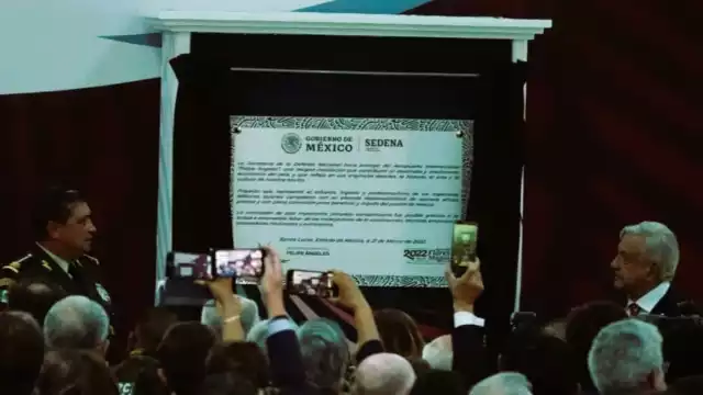 La placa representa una memoria gráfica de la construcción. Foto: Cuartoscuro