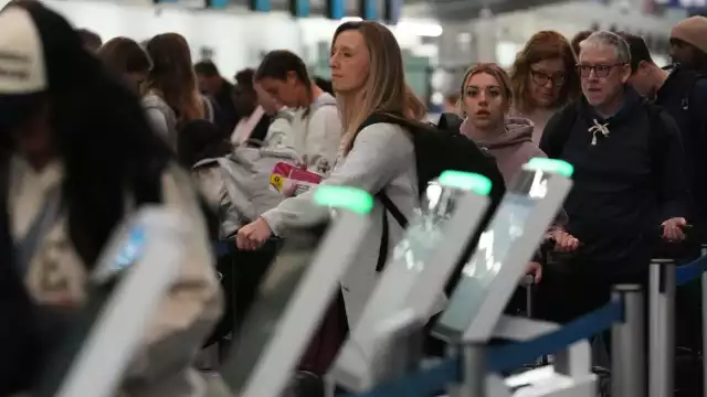 Este jueves se registran casi mil cancelaciones y más de 700 demoras