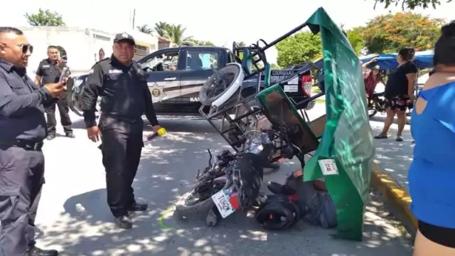 El motociclista quedó debajo del mototaxi gravemente herido