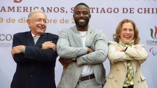 AMLO hizo entrega del Premio Nacional del Deporte a Randy Arozarena