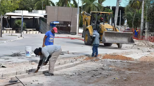Entre los más perjudicados están locatarios de los puestos de comida, ya que llevan casi cinco meses sin ingresos debido a las obras en el sitio.