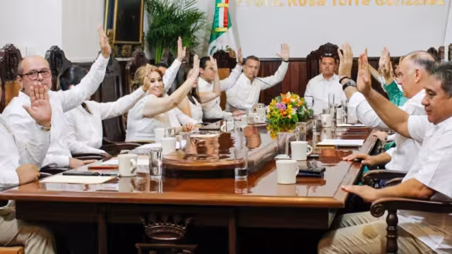 Varios regidores no estuvieron de acuerdo con la licencia de Renán Barrera, por los problemas en los que deja al municipio de Mérida